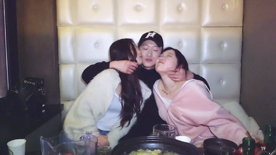 스무살 틱토커녀 2명_헌팅 [물빨] 틱톡장면 추가 미리보기 9