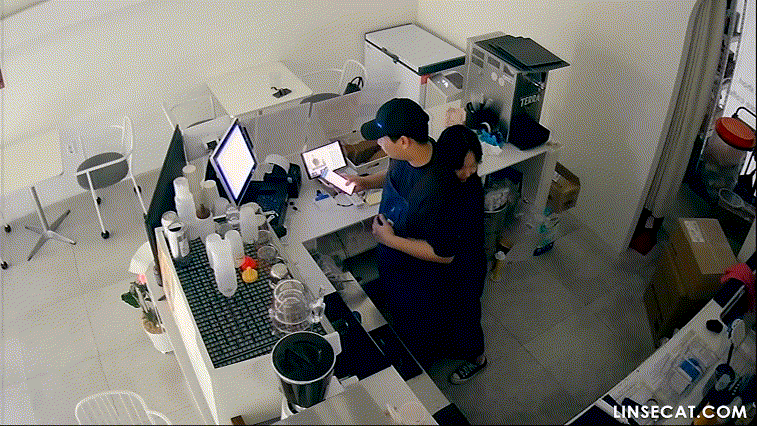 신작IP ✨호프집 사장과 알바생_몰래섹스 미리보기 1