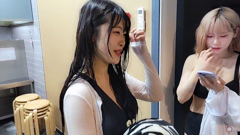 카라콩_풀빌라 비키니파티 2명 미리보기 1