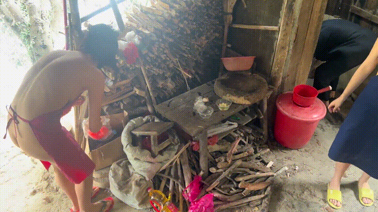 【cikaimoon】 25.07 신작_독거노인 손녀딸뻘 2명 다벗고 밥해주기? 2V 미리보기 5