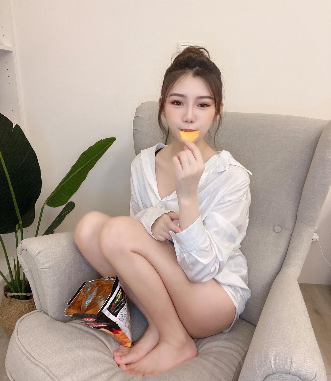 커뮤니티 1위작 ★ 9만 팔로워 인스타녀 유출 生活照 2V/존예사진 미리보기 11