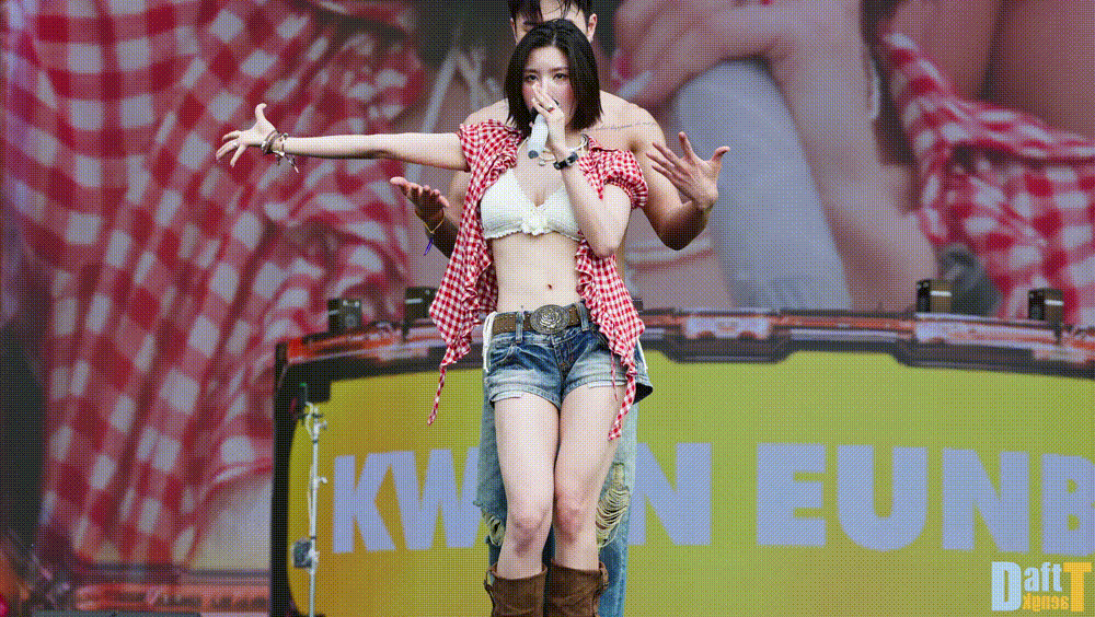 권은비 ✨ 워터밤_25.07.06 4K직캠 2V 미리보기 2