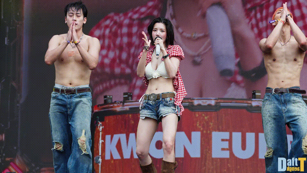 권은비 ✨ 워터밤_25.07.06 4K직캠 2V 미리보기 4