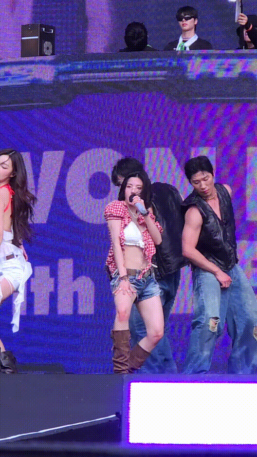 권은비 ✨ 워터밤_25.07.06 4K직캠 2V 미리보기 7