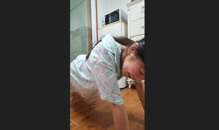 틱톡녀 인스타라방_잠옷입고 플랭크 중 꼭지노출