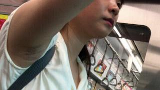[취향] 지하철_겨드랑이녀 2명