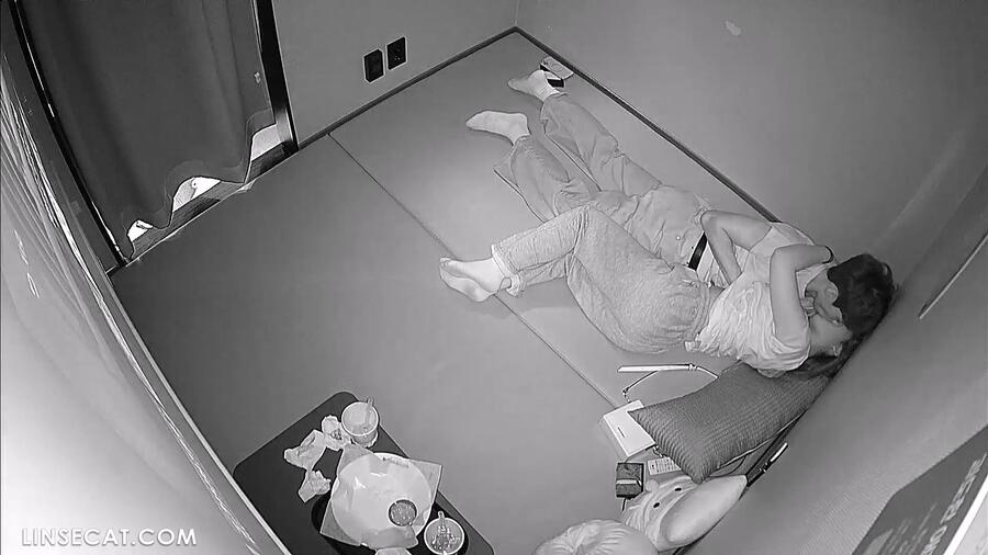 신작IP ✨ 룸까페_거유여친 가슴만지고 키스 미리보기 8