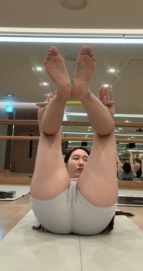 인스타 an_zung [요가정언] ★ 존예 요가녀 운동셀프캠 모음 (보지도끼자국) 발바닥지림 미리보기 2