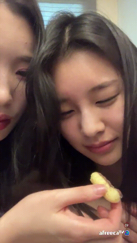 아프리카-존예녀 두명 술방 13V [꼭지노출] 미리보기 3