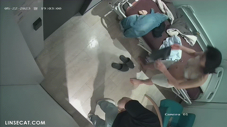 신작IP ✨ 가슴수술 성형외과 대기실 미리보기 4