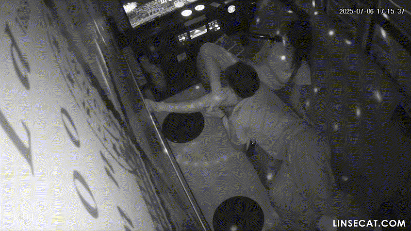 신작IP ✨ 노래방.여친 발냄새에 흥분_시오후키 미리보기 6