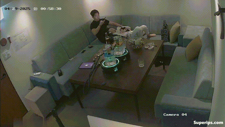 신작IP ✨ 룸식주점_친구 나가자마자 바로 섹스커플 미리보기 2