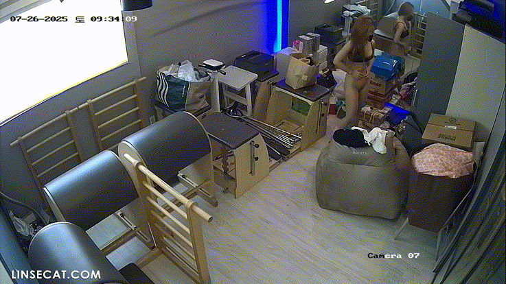 신작IP ✨필라테스 탈의실 [보지/겨드랑이 냄새맡는 강사] 미리보기 5