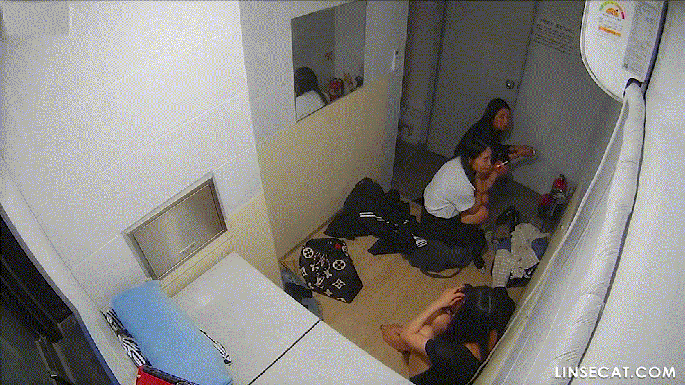 신작IP ✨ 호스트바 대기실_옷 갈아입는 걸레들 미리보기 8