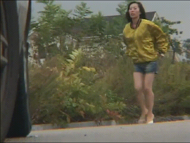 [고전성인예능] 길거리에서 여자들 브래지어랑 팬티 벗기기 /노상방뇨_수위높음 미리보기 4