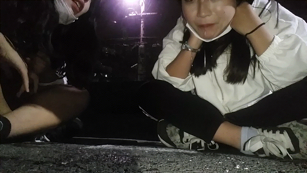 침[스핏]페티쉬 ☆ 여자 두명 담배피면서 침뱉기 미리보기 3