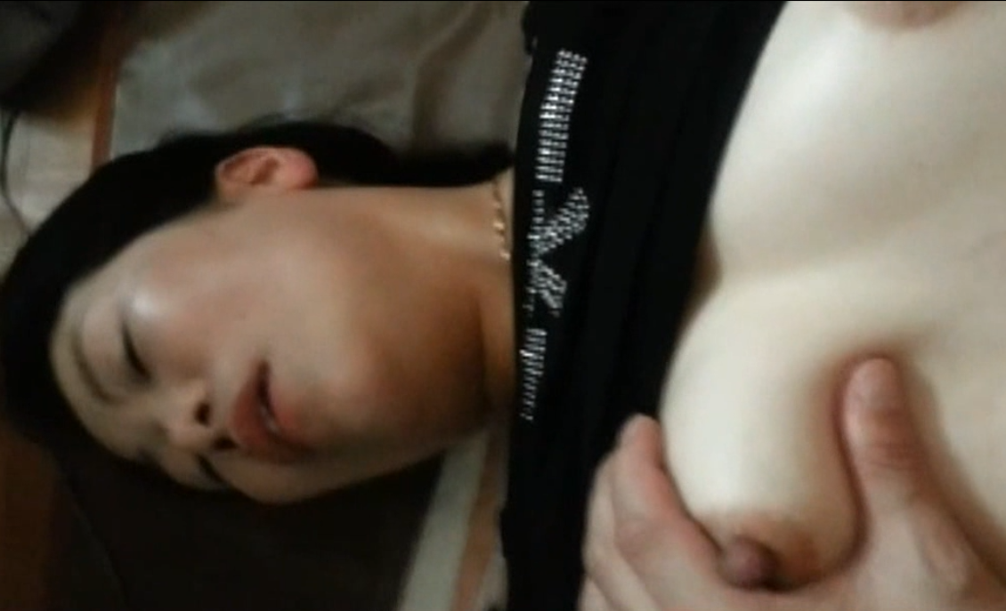 회사 점심시간 볼륜 : 삽입 중 전화 통화하는 유부녀