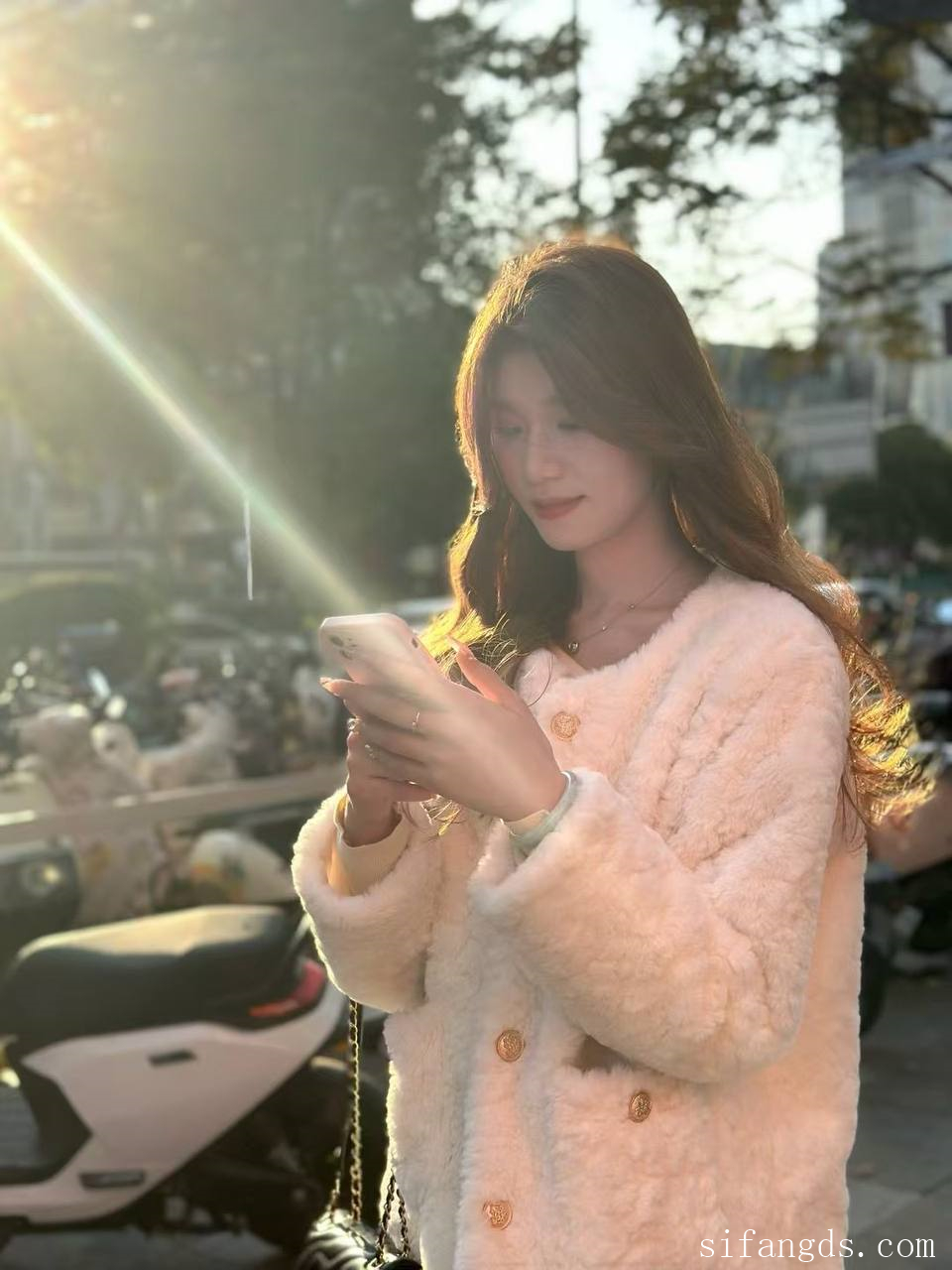 개인 촬영 【摄影师】 사기 수법으로 여학생들을 속여 개인 촬영 유도하기  233V ★ 22.2G 미리보기 35