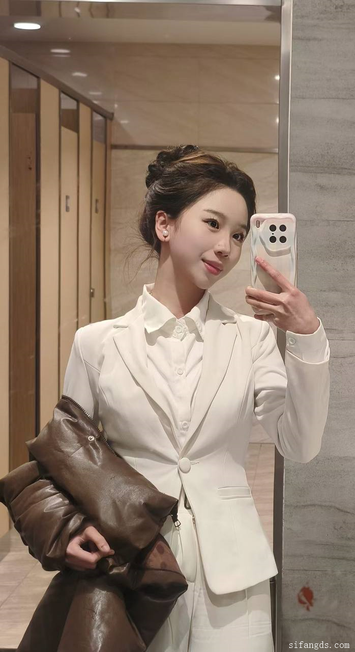 개인 촬영 【摄影师】 사기 수법으로 여학생들을 속여 개인 촬영 유도하기  233V ★ 22.2G 미리보기 38