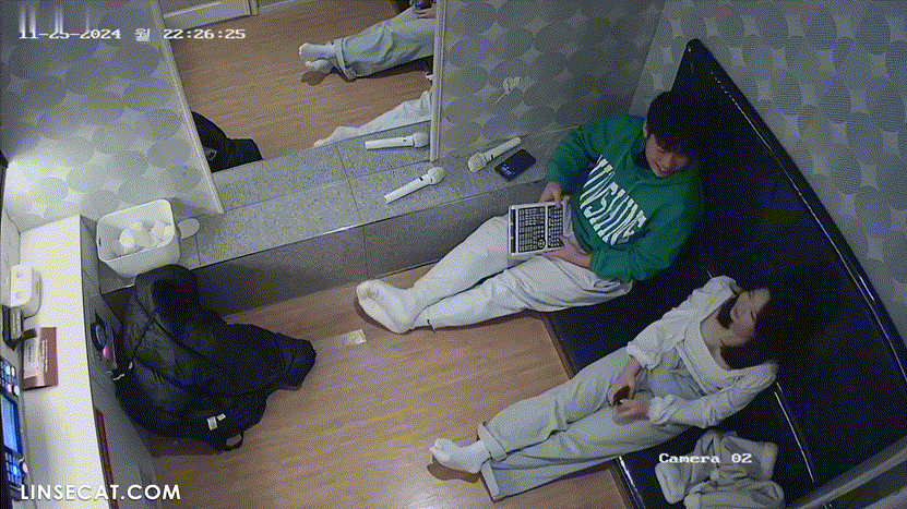 신작IP ✨코인노래방_가슴 큰 여친 VS 엉덩이 큰 여친 미리보기 2