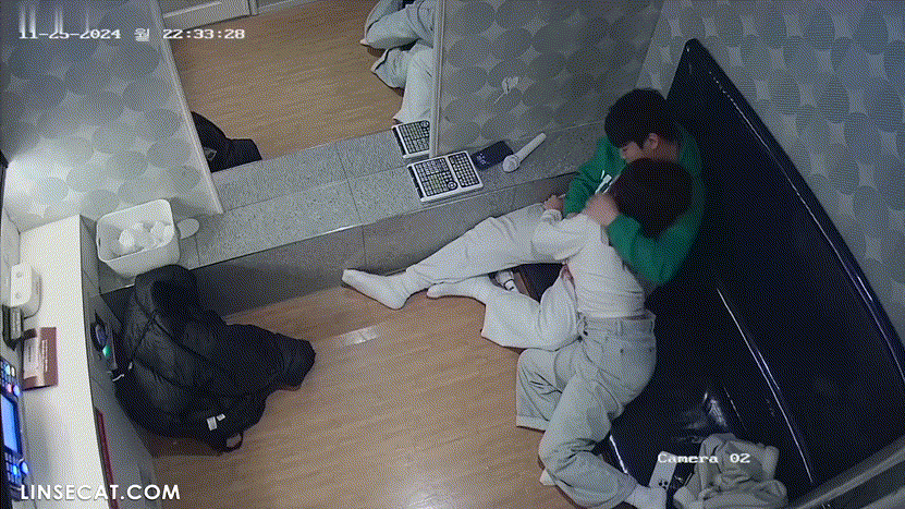 신작IP ✨코인노래방_가슴 큰 여친 VS 엉덩이 큰 여친 미리보기 3