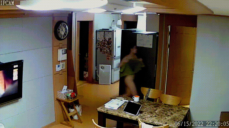 IP 무광고_ 아빠와 딸 : 거울보고 몸매감상 미리보기 2