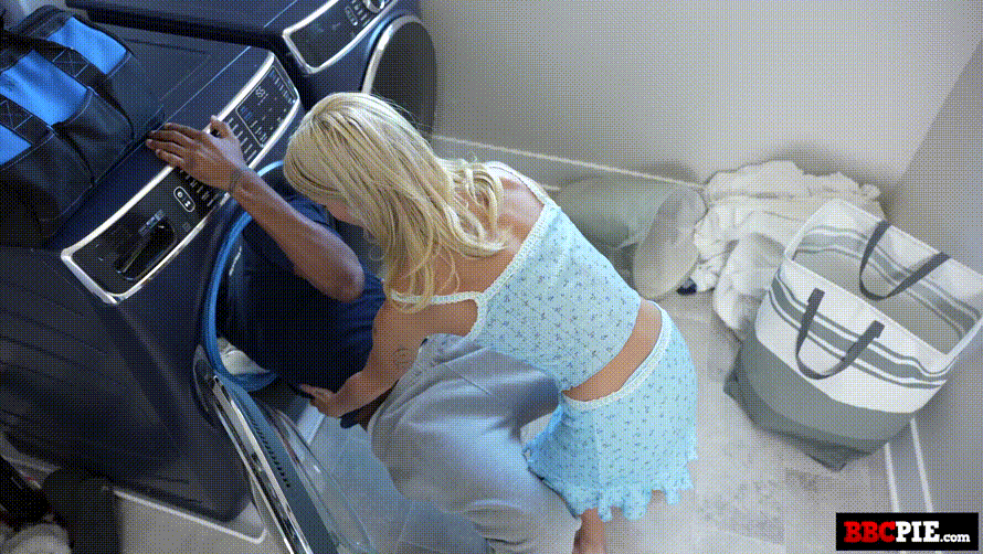 BBCPie 25.09.20 [신작] Emma Rosie 세탁기 고치러온 흑형대물 VS 작은 큐티녀 미리보기 5