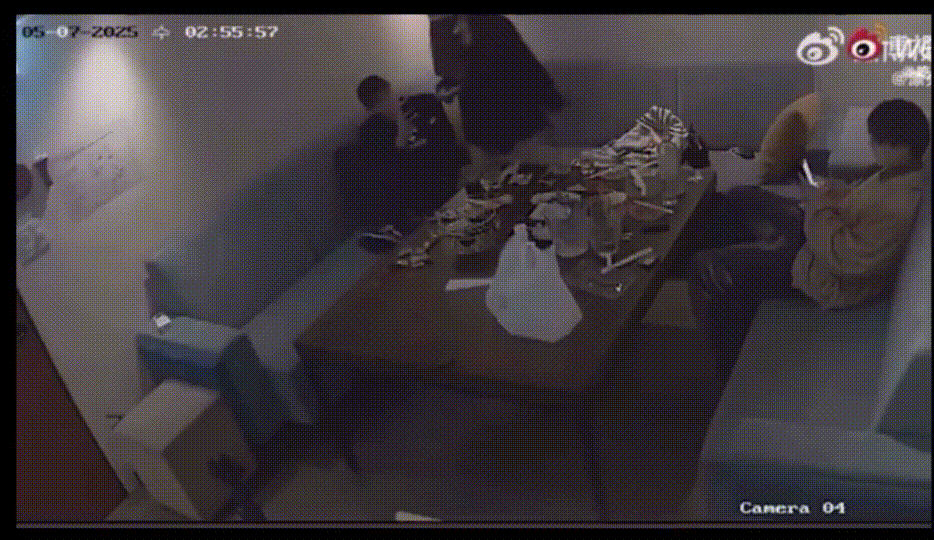 신작IP ✨ 아이돌 유출 (KISS OF LIFE 쥴리, 베리베리 연호 추정) [1P] 미리보기 1