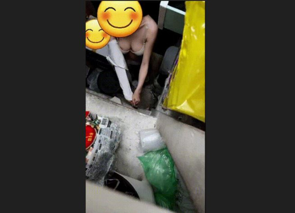 탈의실 공중CAM_거유유륜 알바녀