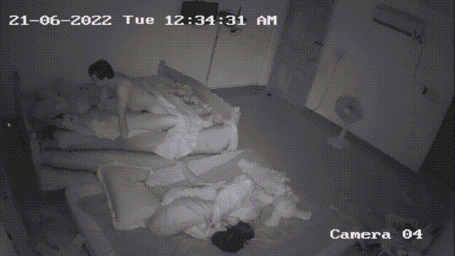 IP_아들 둘 재워놓고 떡 치는 리얼 섹부부 (어떻게든 한다) 미리보기 3