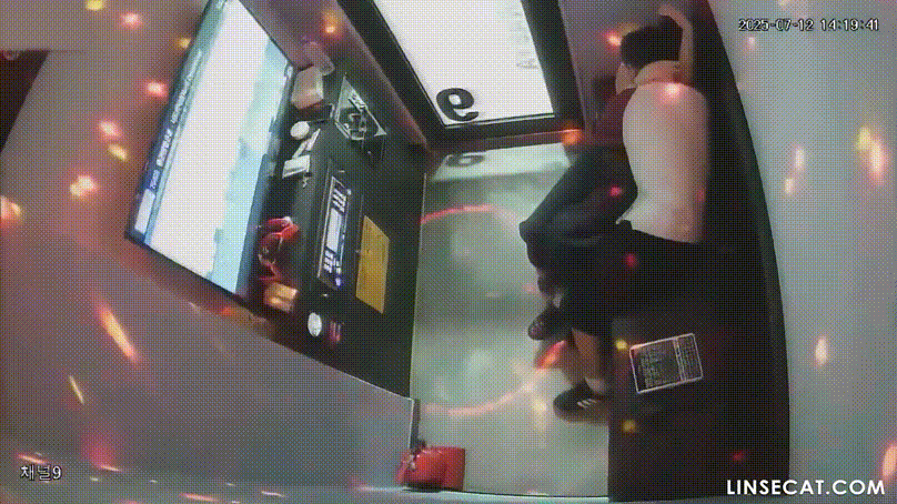 신작IP ✨ 코인노래방_발기된 남친/가슴 큰 여친 미리보기 2