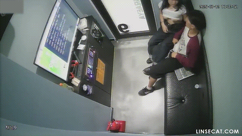 신작IP ✨ 코인노래방_발기된 남친/가슴 큰 여친 미리보기 11