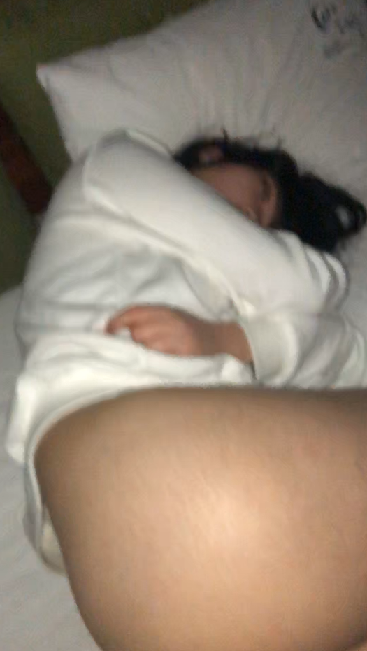 꽐라년 후장에 소주 붓기 자면서 오줌지림 미리보기 5