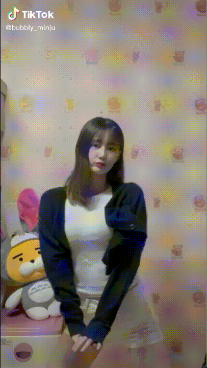 36만 틱톡커_틱톡 영상 모음 [bubbly_minju] 286V / 똥까시 유출녀 미리보기 8