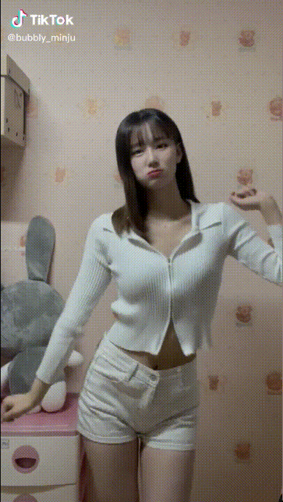 36만 틱톡커_틱톡 영상 모음 [bubbly_minju] 286V / 똥까시 유출녀 미리보기 9