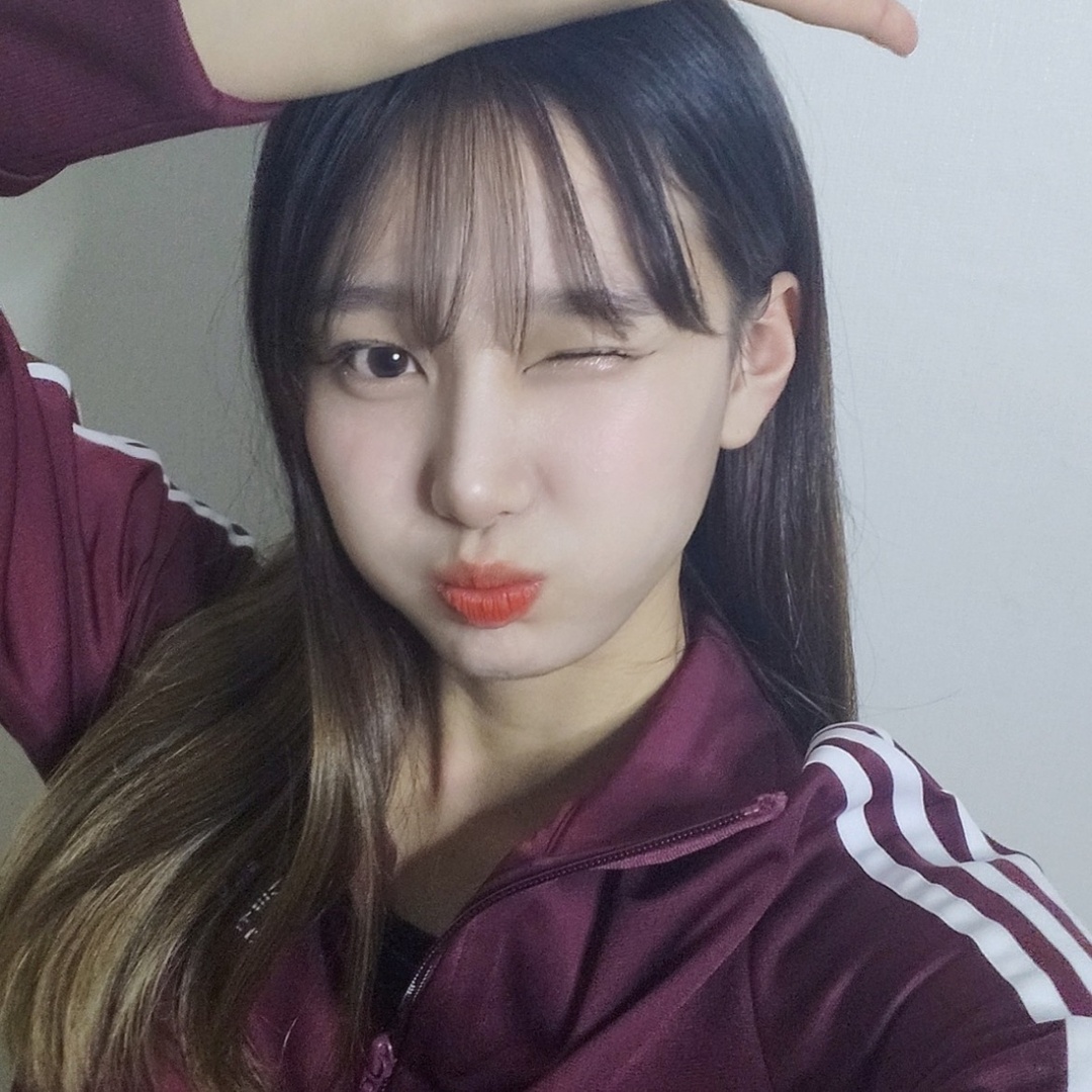 36만 틱톡커_틱톡 영상 모음 [bubbly_minju] 286V / 똥까시 유출녀 미리보기 11