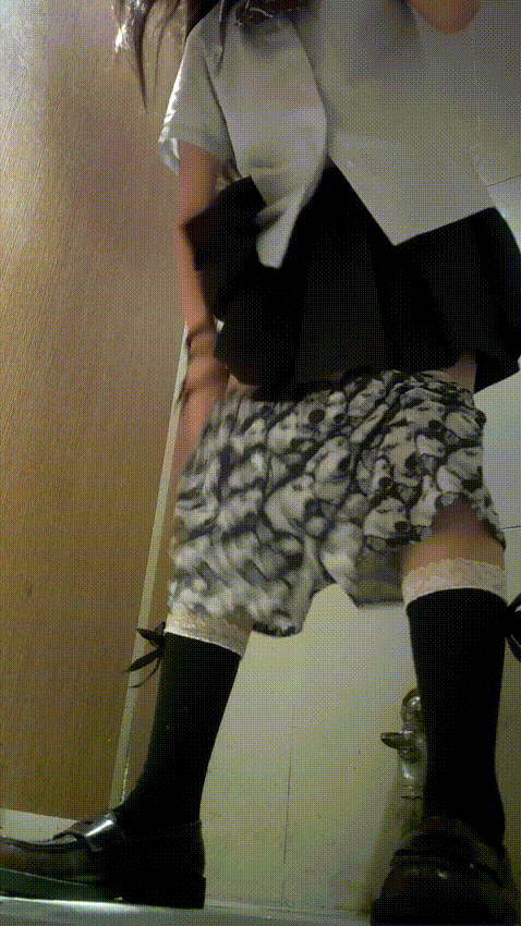 25년10월 화장실신작:존예녀들 [十月 流出精品酒吧女厕全景偷拍] 2V 미리보기 12