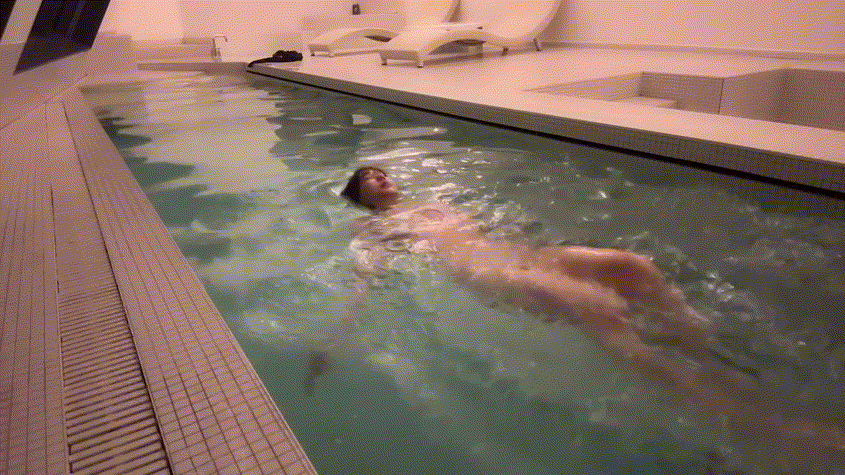 아윤_25.10.09 오늘자 수영장 혼텔방송 미리보기 4