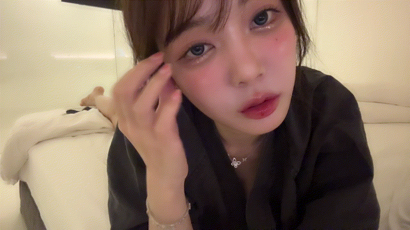 아윤_25.10.09 오늘자 수영장 혼텔방송 미리보기 2