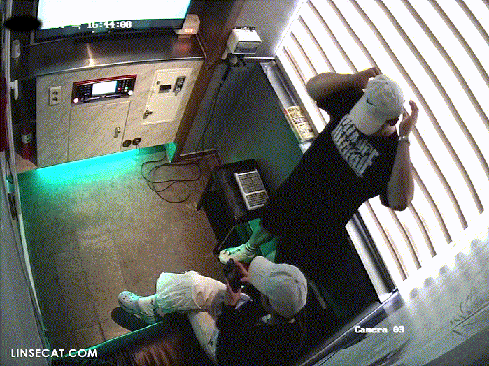 신작IP ✨코인노래방_헬창남친과 귀여운 여친 미리보기 4