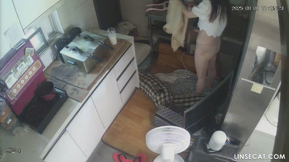 IP신작 ✨ 커피숖 가슴큰 여사장 : 싱크대에서 오줌누고~머리 감고~ 미리보기 11
