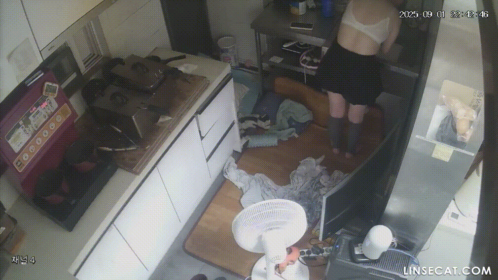 IP신작 ✨ 커피숖 가슴큰 여사장 : 싱크대에서 오줌누고~머리 감고~ 미리보기 12