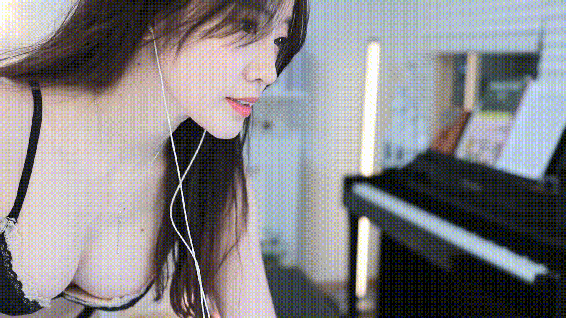 욕망의 항아리 BJ 제이 솟옷입고 피아노연주{꼭노] 미리보기 3