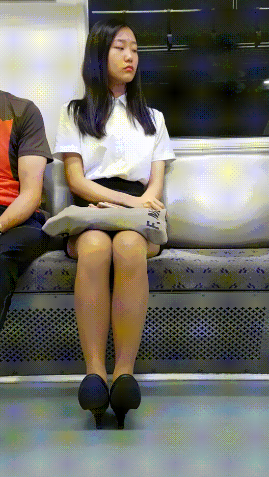 신작 ✨ 지하철 이쁘니들 3명 치마속 확인 3V 미리보기 2