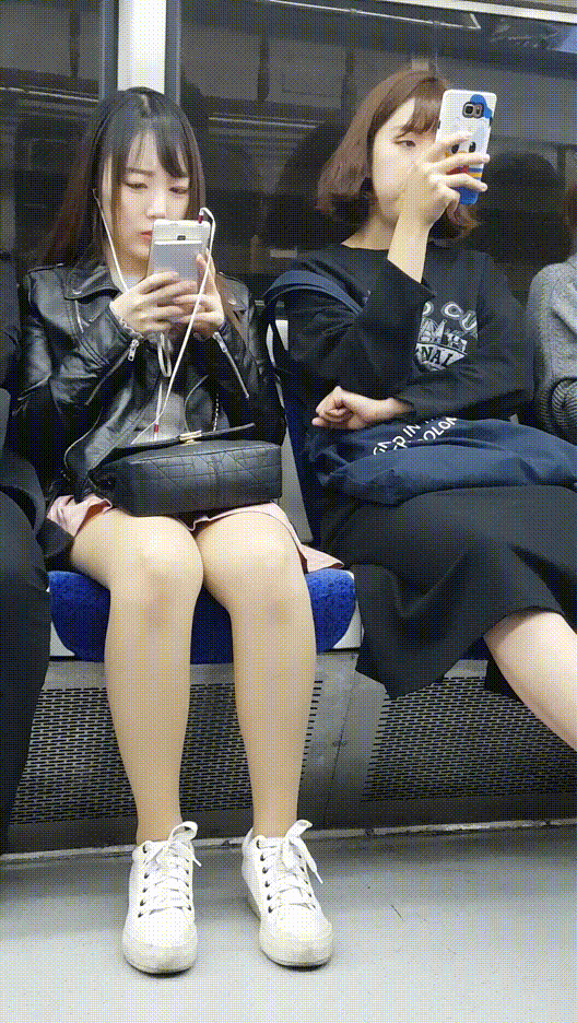 신작 ✨ 지하철 이쁘니들 3명 치마속 확인 3V 미리보기 7