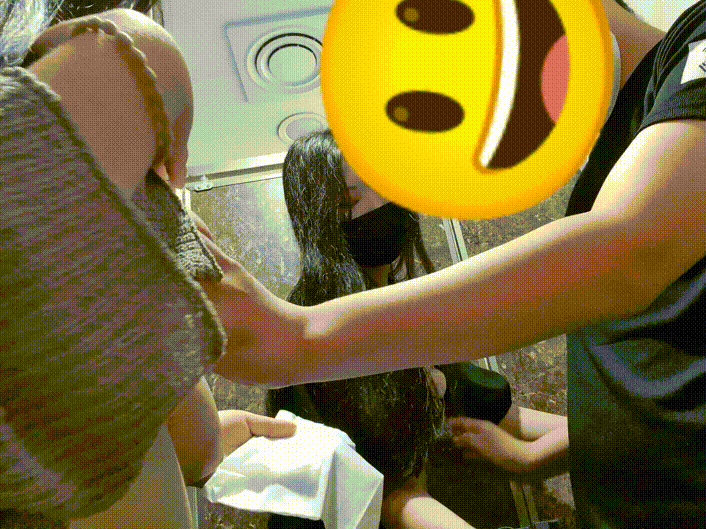 아미티 9만 : 화장실 2명가슴 만지면서 대딸_원본화질 [무광고.풀버젼.소리有] 1.38기가 미리보기 7