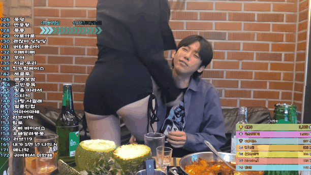 영민 [야킹] 25.11.13 오늘자 ★ 검둥 25살 미용사+ 흰둥 23살 디자이너 [엉밑/유두노출] 미리보기 8