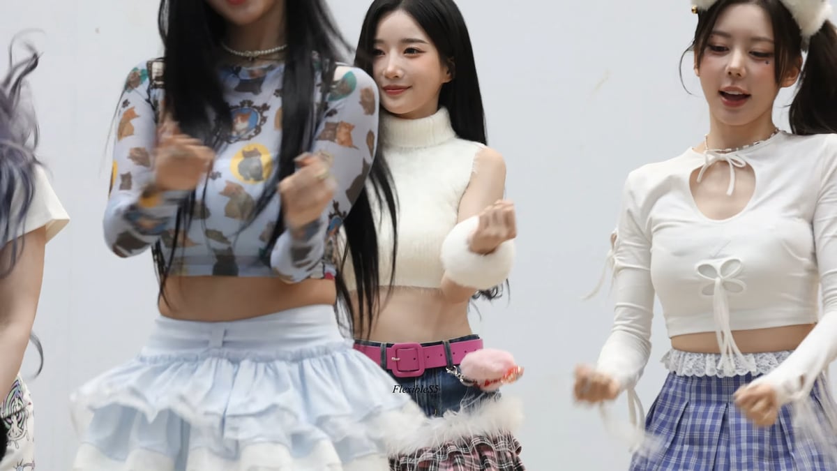 25.12.06 트리플에스 팬사인회 혜린 ☺️꼭지☺️ 윤곽 미리보기 5