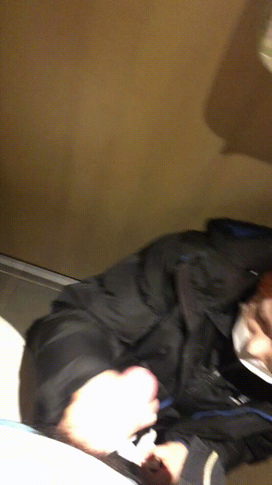 화장실 대딸간단 : 정액 튈까봐 몸사리는 패딩녀 미리보기 3