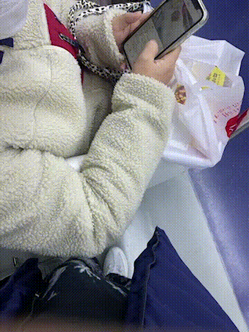 [꼬추비비기] 지하철 여자 몸에 비비기 미리보기 2